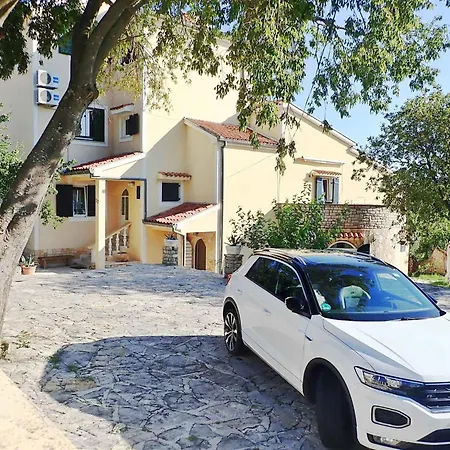 Apartment In Starigrad-paklenica 44165