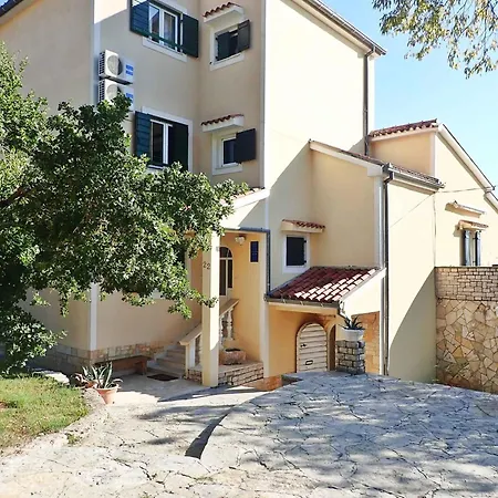 Apartment In Starigrad-paklenica 44165