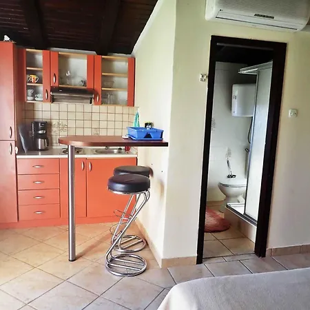 In Starigrad-paklenica 44165