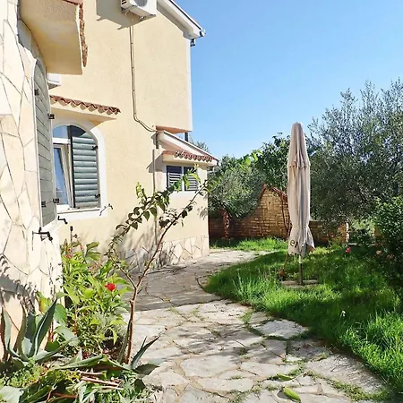 In Starigrad-paklenica 44165 Apartment *